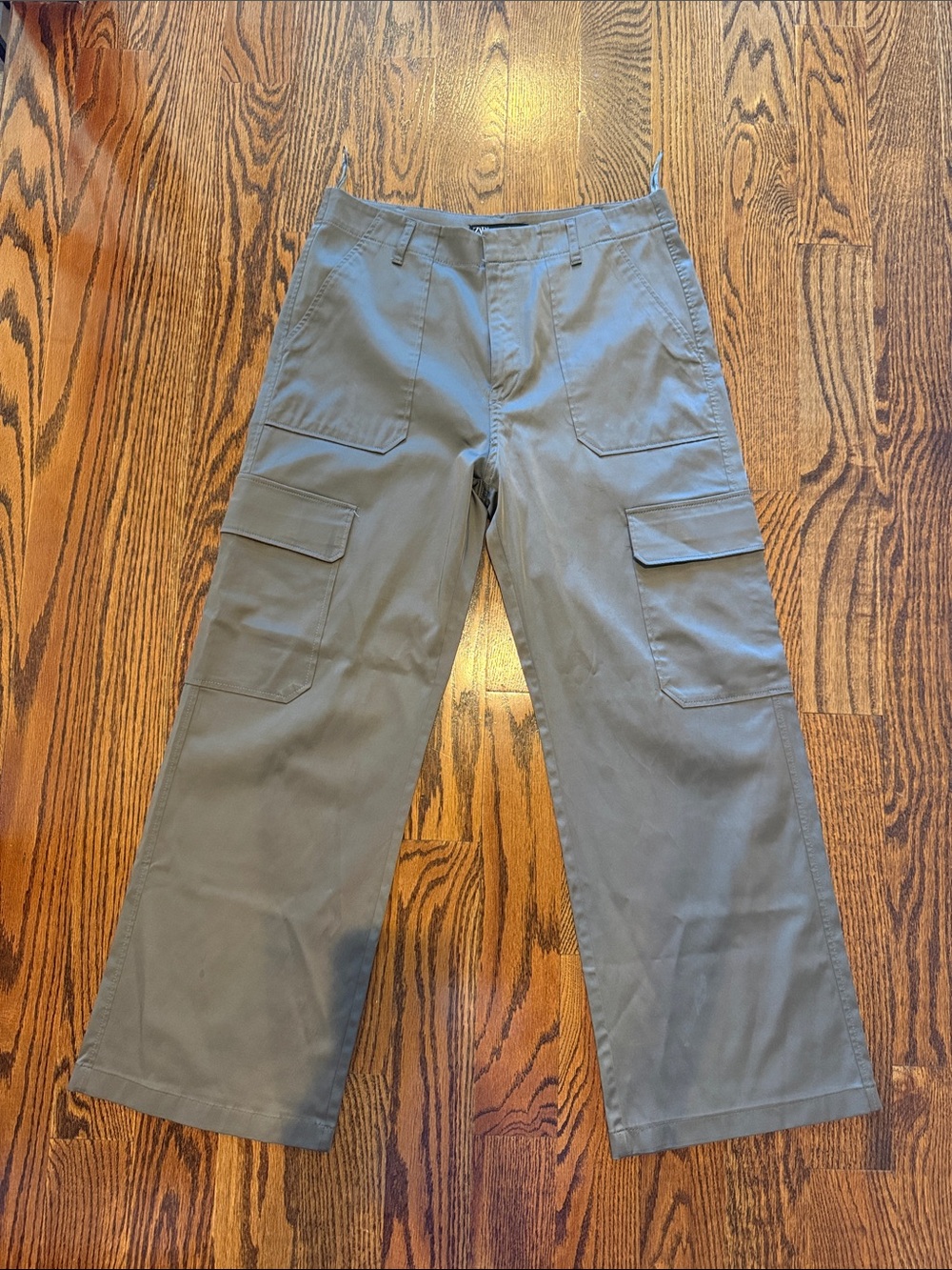 Zara women’s Men's Cargo Pants in Olive Green